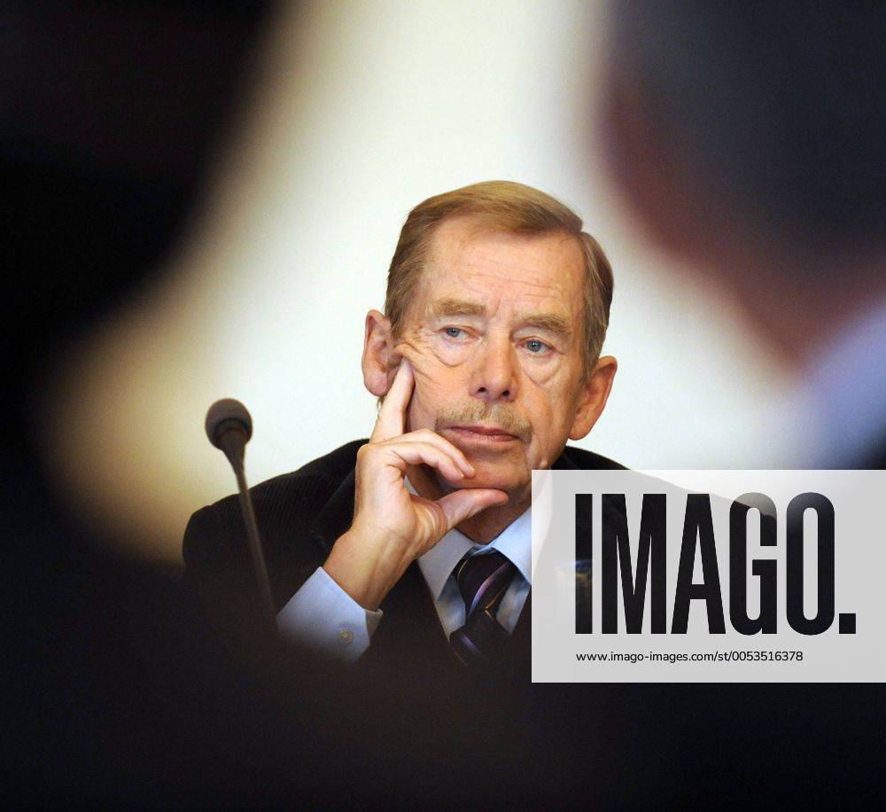 International forum on green economics Green Economy Ambassadors Forum take place in Prague, Czech Republic under the auspices of Mr. Vaclav Havel, former President of the Czech Republic who is pictured during the conference. (CTKxPhoto StanislavxZbynek) zby 3