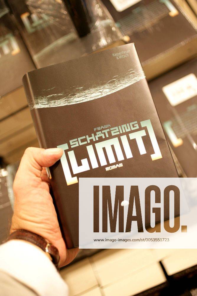 Bücher - Limit - bei einer Autogrammstunde mit Frank Schätzing in Düsseldorf.