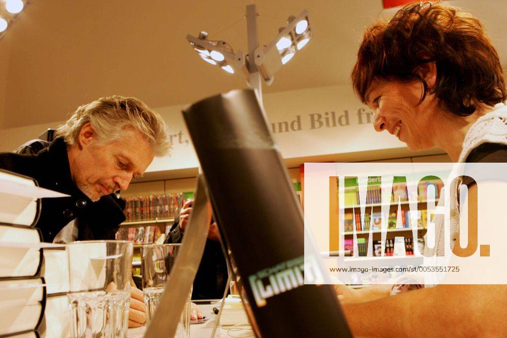 Autogrammstunde mit Frank Schätzing in Düsseldorf.