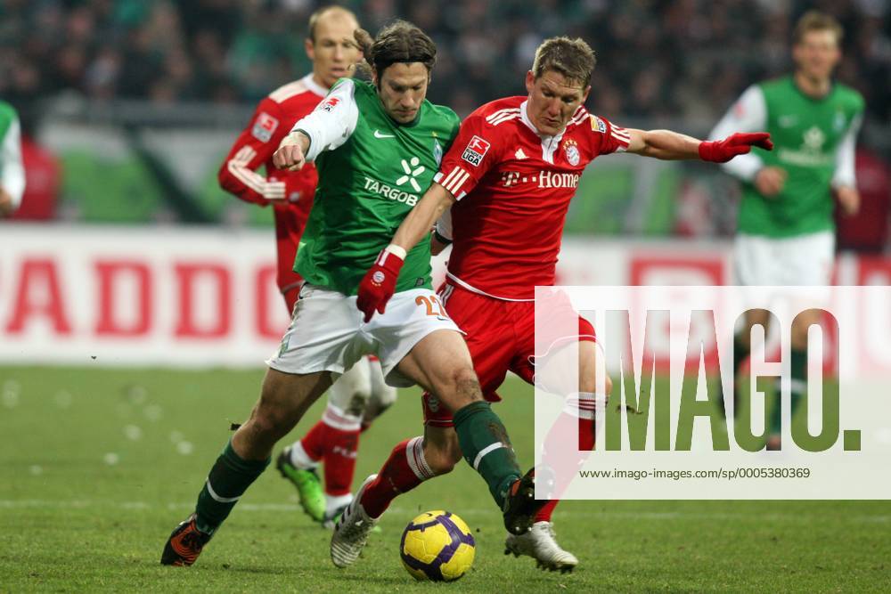 Football - soccer: first division germany, 1. Bundesliga 2009 2010, Werder Bremen - FC Bayern Muenchen, Torsten Frings (Werder, L), Bastian Schweinsteiger (Muenchen) - Christiansx