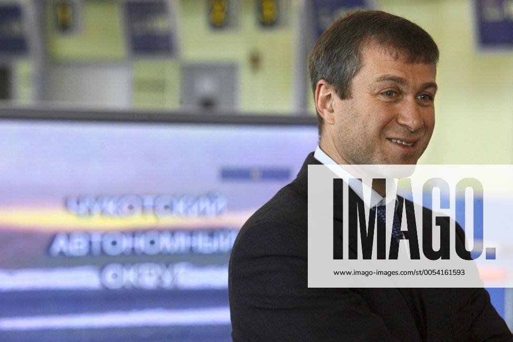ITAR-TASS 75: ANADYR, CHUKOTKA, RUSSIA. APRIL 3. Governor of Chukotka Roman Abramovich at the airport. 456175
