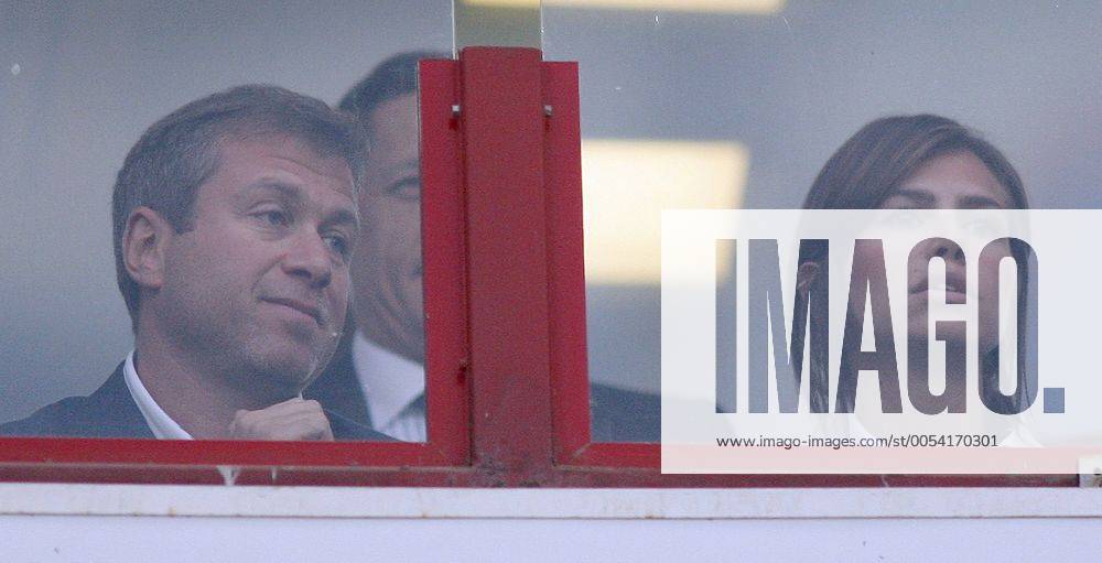 ITAR-TASS 81: MOSCOW, RUSSIA. AUGUST 1. The Chelsea FC owner Roman Abramovich and his girlfriend Daria Zhukova watch a Russian Railways Cup game Lokomotiv (Russia) vs. Chelsea (Great Britain). 630123