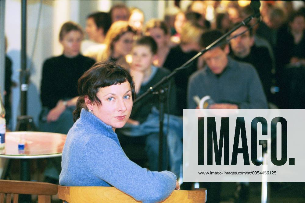 Die Autorin Juli Zeh (Schöffling, Heyne Hörbuch) bei der Leipziger Buchmesseim Bertelsmann Buchclub am 22.03.2002.