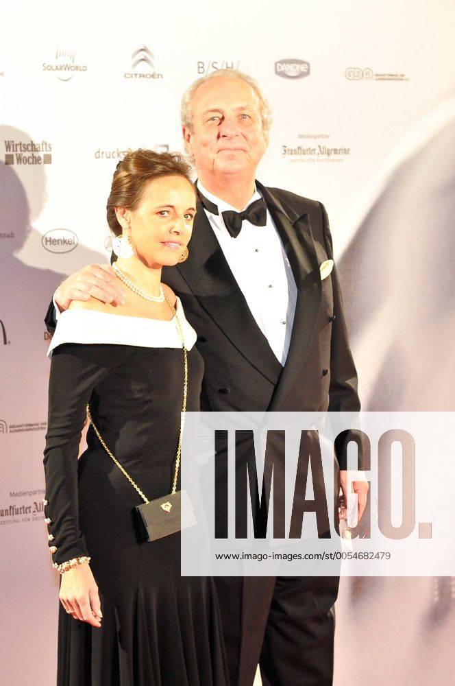 Deutscher Nachhaltigkeitspreis in Düsseldorf - Julius Eduard Ernst August Prinz von Anhalt mit Ehefrau Corinna zu Gast bei der Gala