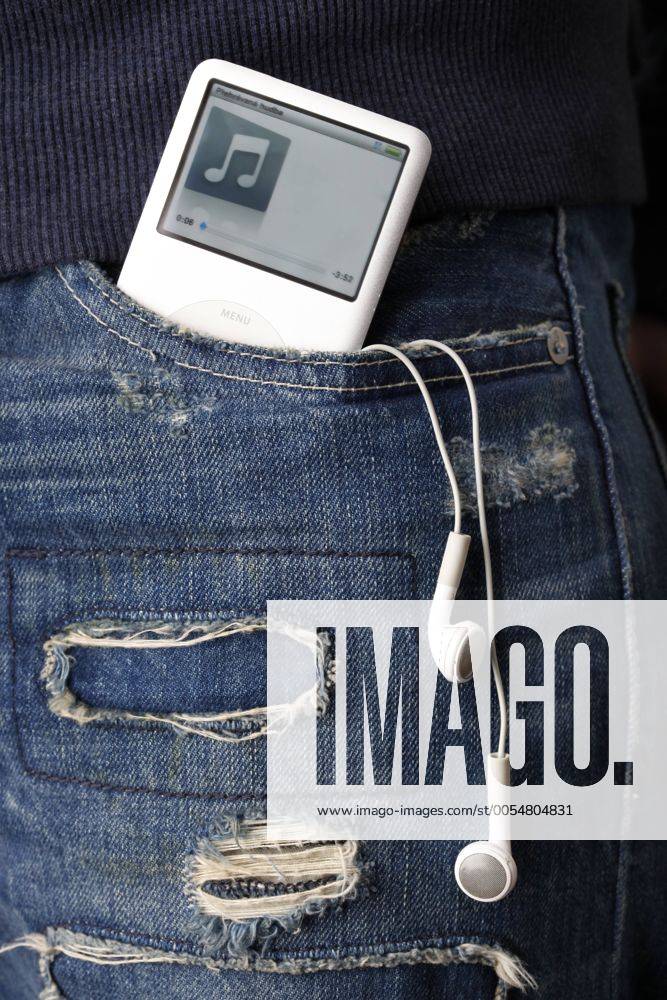 An Apple Ipod with headphones sticking out of teenager s pocket, fashion, in ripped up jeans. (CTKxPhoto JosefxHorazny) CTKPhoto200903040133401