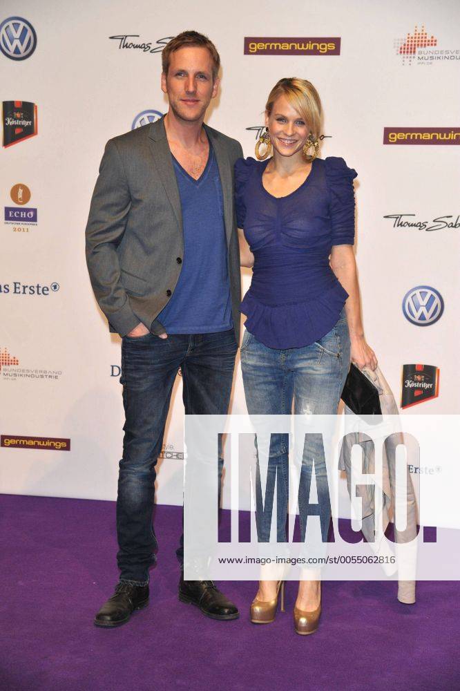 Mirjam Weichselbraun und Jan Hahn bei der Verleihung vom Musikpreis Echo in Berlin am 24.03.2011 Echo Verleihung 2011