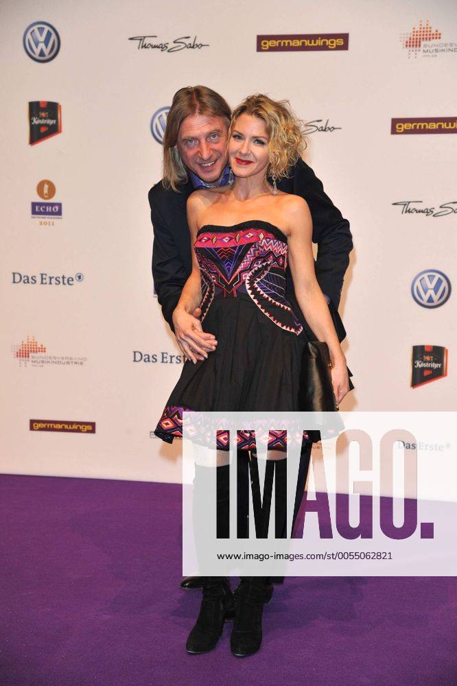 Frank Otto mit seiner Ehefrau Stefanie Volkmer-Otto bei der Verleihung vom Musikpreis Echo in Berlin am 24.03.2011 Echo Verleihung 2011
