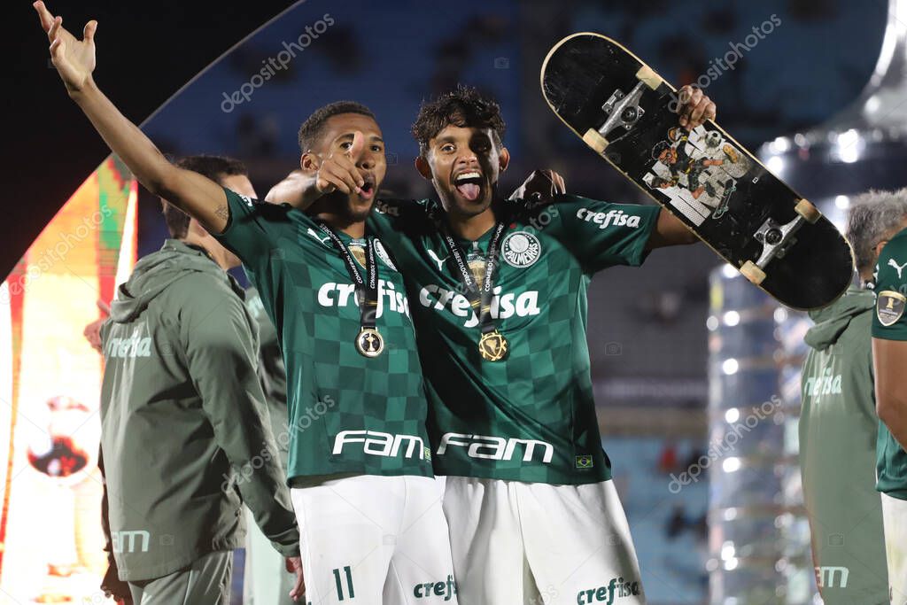 Conmebol Libertadores Final: Palmeiras and Flamengo: November 27, 2021, Montevideo, Uruguay. Palmeiras players celebrate the Trichampionship of Conmebol Libertadores after a 2-1 victory over Flamengo, in a soccer match held at the Centenario stadium