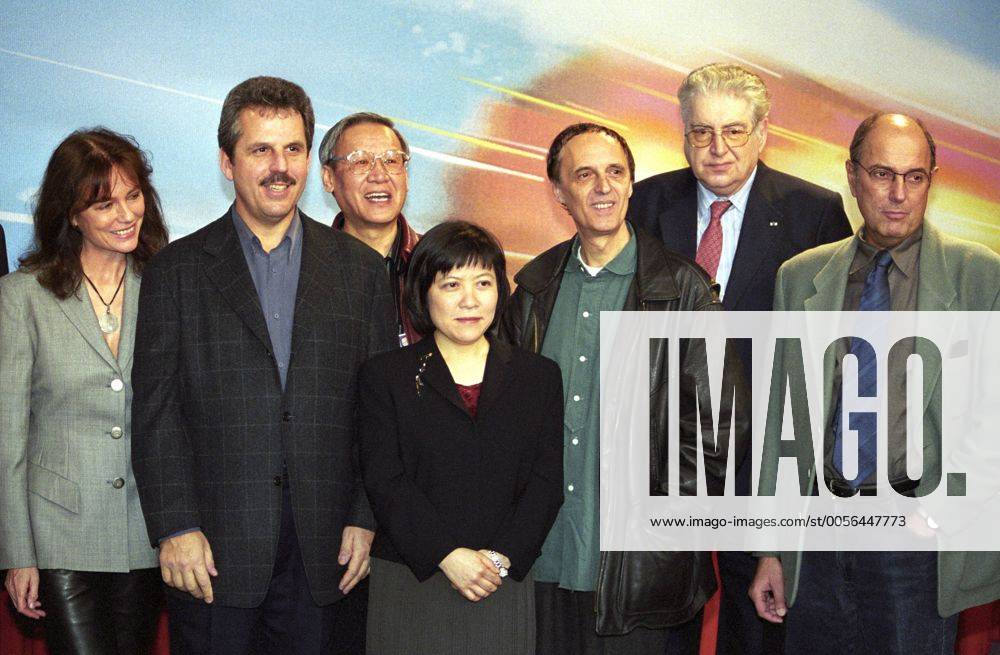 Berlinale 2001, 51. Internationale Filmfestspiele Berlin 51st Berlin Film Festival, Tag 12 Jacqueline Bisset (Schauspielerin), William Mechanic (Produzent), Xie Fei Regisseur), Kyoko Hirano (Filmpublizistin), Dario Argento (Regisseur), Moritz de Hadeln (Berlinale-Direktor), Hector Bebenco (Regisseur)