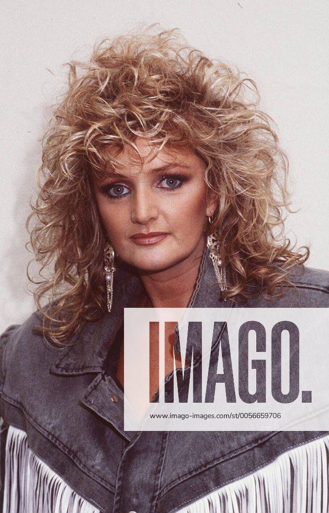 Bonnie Tyler 10 86 - Frau Musik Pop Gesang Großbritannien blond Locken OHRRING leger neutral Portrait hoch