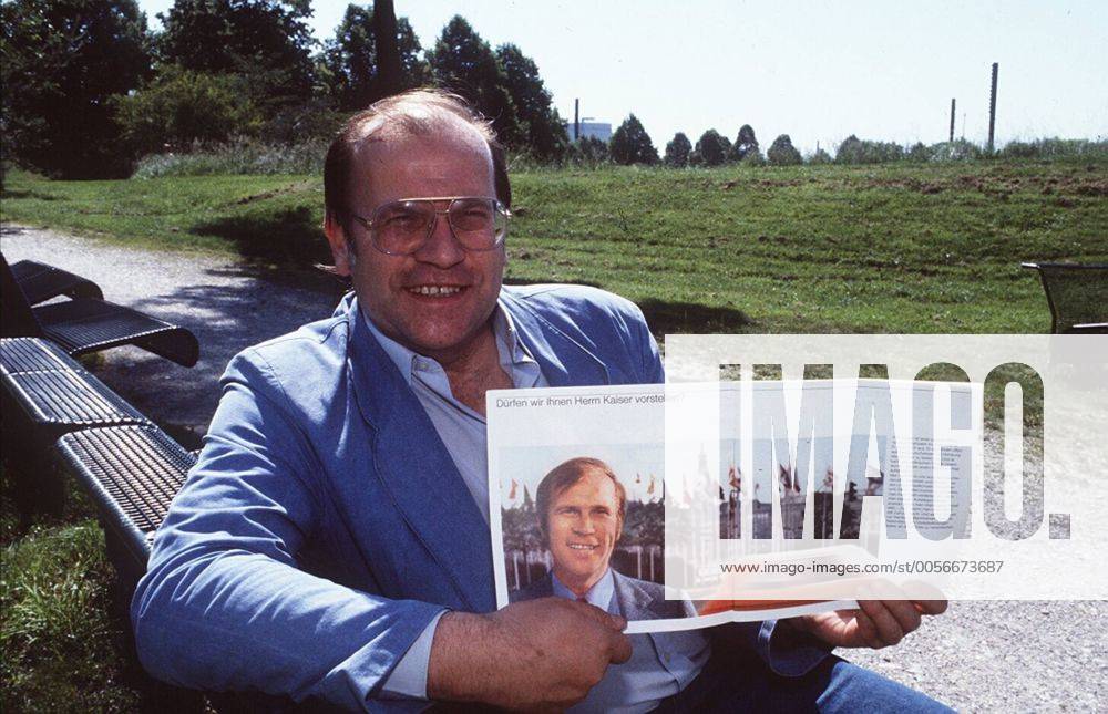 Günter Geiermann 07 87 rag quer halb draußen lächelnd zeigend Plakat Mann Fernsehen Schauspiel Werbung Brille Halbglatze dunkelhaarig