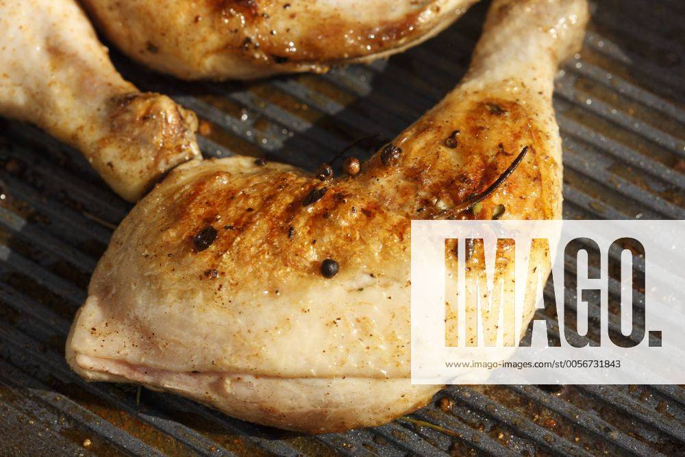 Gegrillter Hähnchenschenkel ibxkim02103749