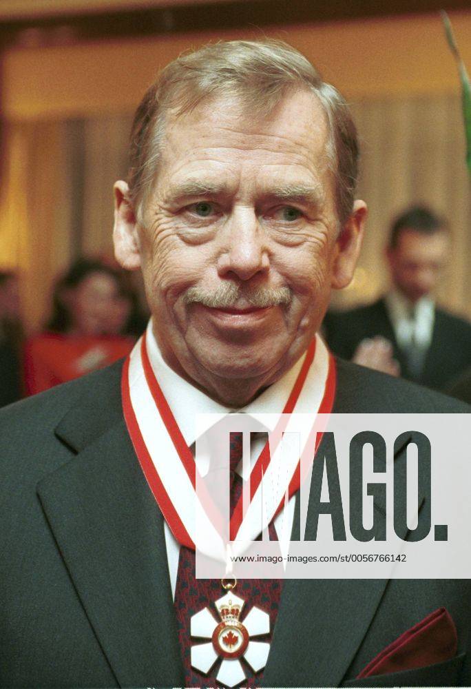 Vaclav Havel was honoured by Bruce Jutzi, Canadian Ambassador, with the Order of Canada. Pictured in Prague, Czech Republic, March 3, 2004. (CTKxPhoto MartinxSterba) CTKPhoto20117420