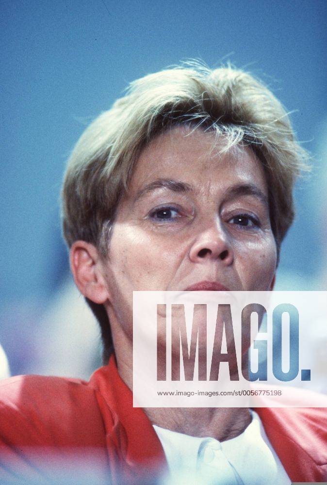 Christine Bergmann 06 93 pp Frau Politik SPD blond kurzhaarig seriös Blazer rot seriös hoch Portrait Grimasse
