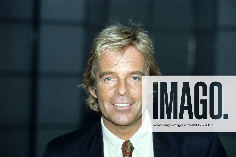 Thomas Fritsch 09 93 te Mann Fernsehen TV Schauspiel blond seriös quer Portrait lächelnd
