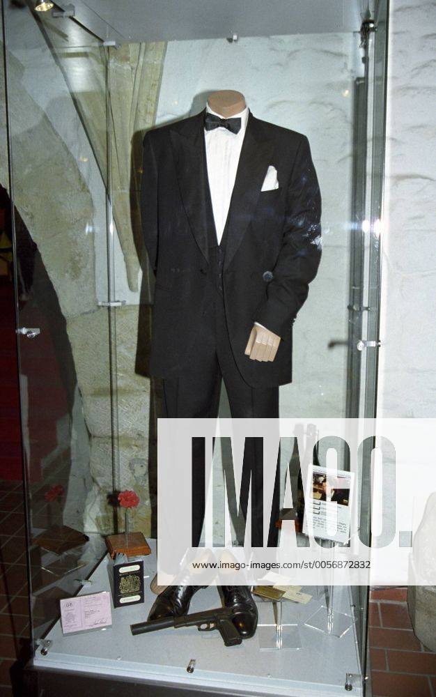Ausstellung James Bond, die Welt des 007 im Roemer- und Pelizaeus-Museum, Hildesheim Brioni Bond Anzug aus Goldeneye