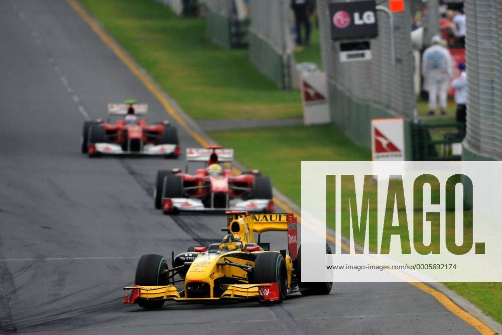 FORMULA ONE AUSTRALIAN GRAND PRIX MELBOURNE MARCH . POLISH ROBERT KUBICA ON RENAULT R30 FOLLOWED BY THE TWO FERRARI OF Felipe MASSA AND Fernando ALONSO - BERNARDASSET -