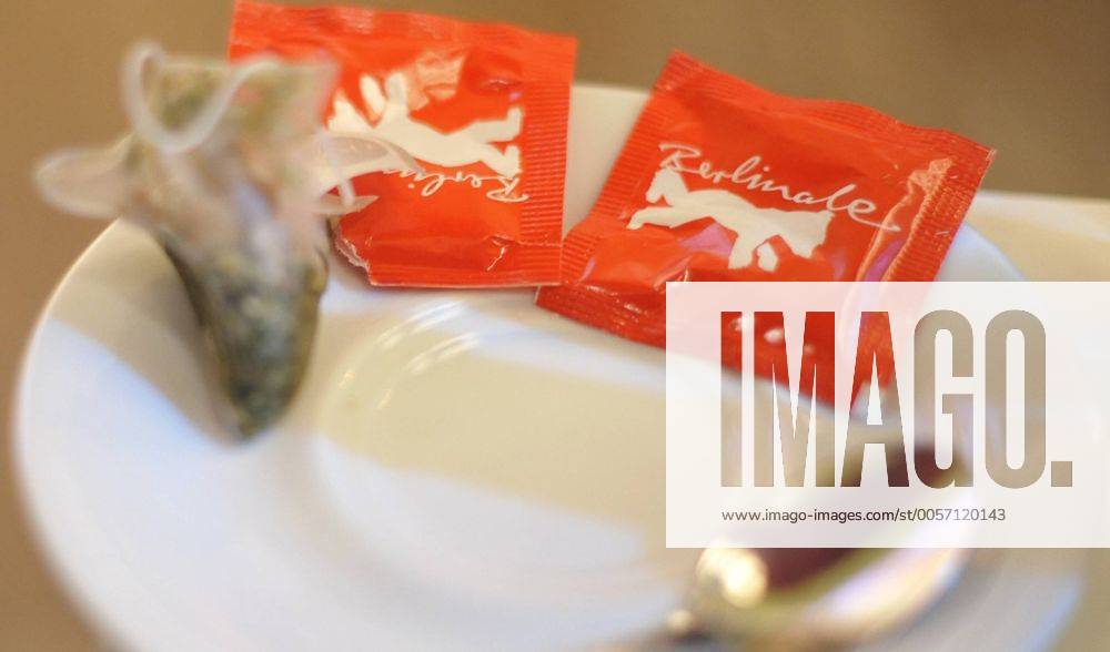 Leere Untertasse anlässlich der 62. Internationalen Filmfestspiele in Berlin 62. Internationale Filmfestspiele Berlin sn-phBln2012