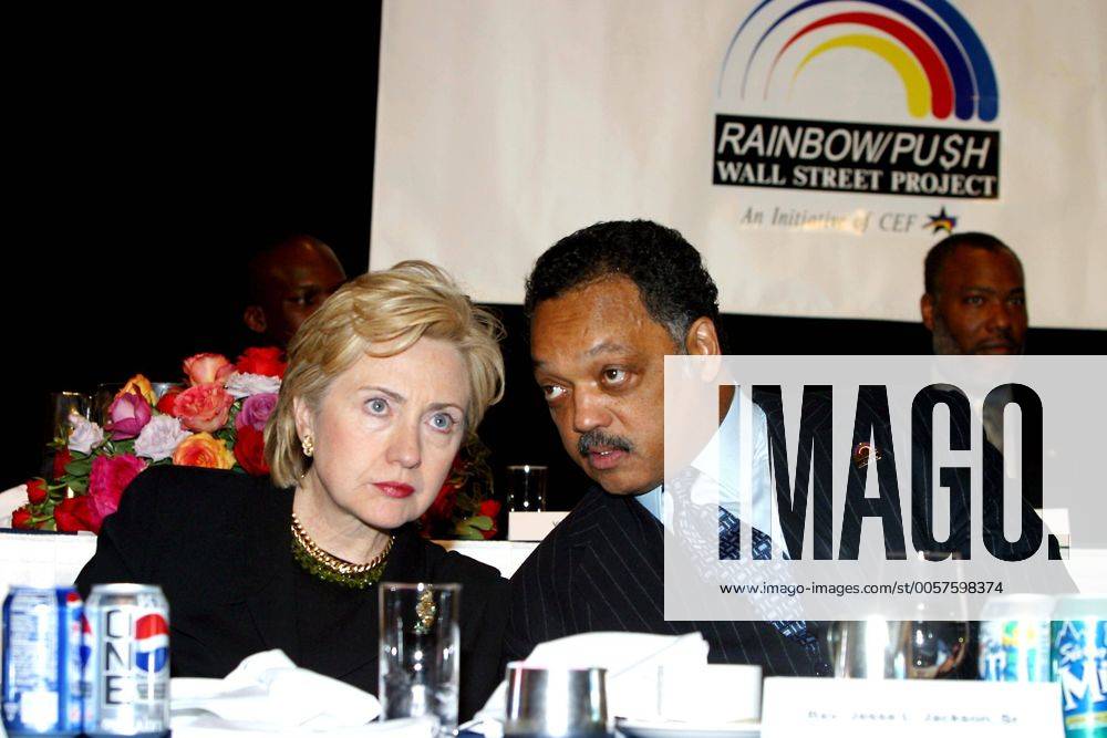 Jan. 14, 2004 - New York, New York, U.S. - K34937RM .THE RAINBOW PUSH WALL STREET PROJECT CONFERENCE 2004 AWARDS LUNCHEON..JANUARY 13-15.01 14 2004..SHERATON NEW YORK HOTEL AND TOWERS, .NEW YORK New York.. 2004.SENATOR HILLARY CLINTON .AND REVEREND JESSE JACKSON New York U.S. - ZUMAmk1