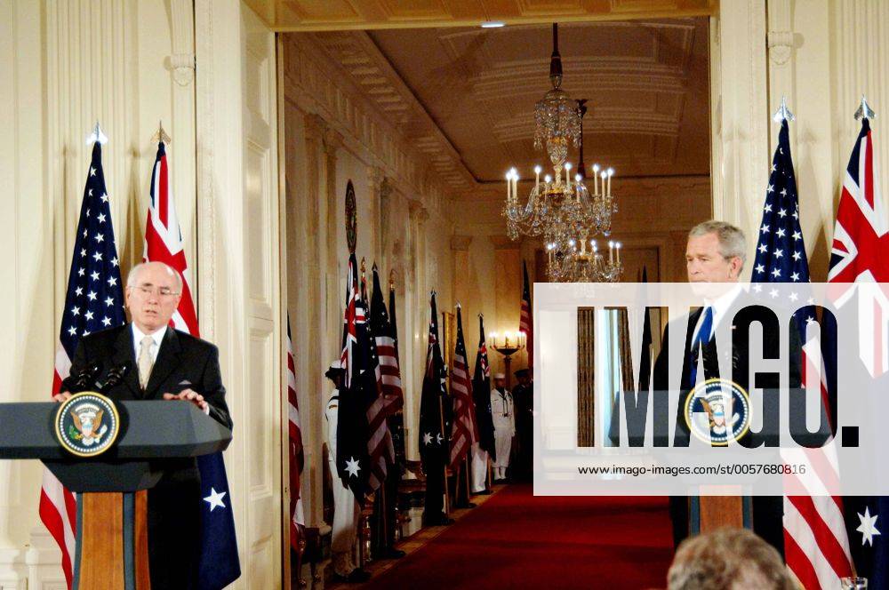 Washington, District of Columbia, U.S. - President Bush welcomes Prime Minister Howard of Australia to the White House for an offical state arrival ceremony..I10765CB. - - 5-16-2006 Washington U.S. - ZUMAbw2
