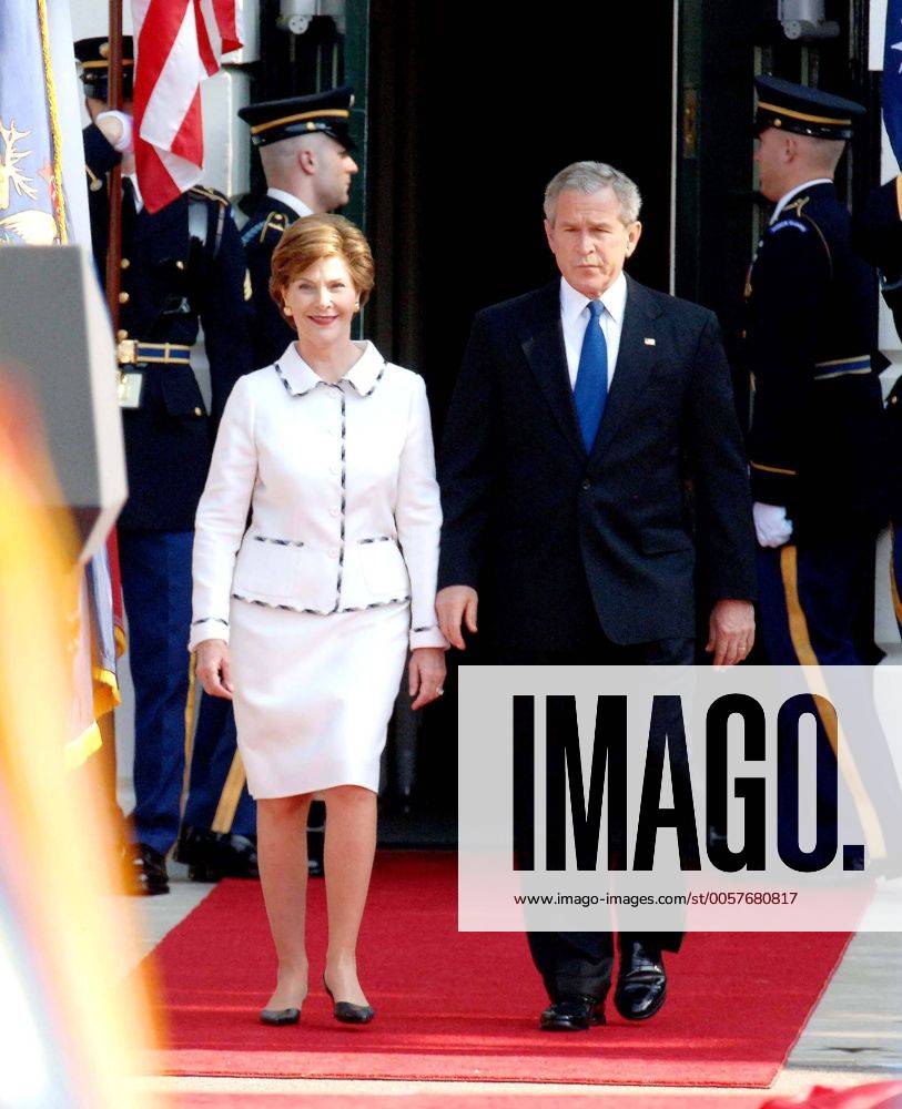 Washington, District of Columbia, U.S. - President Bush welcomes Prime Minister Howard of Australia to the White House for an offical state arrival ceremony..I10765CB. - - 5-16-2006 Washington U.S. - ZUMAbw2
