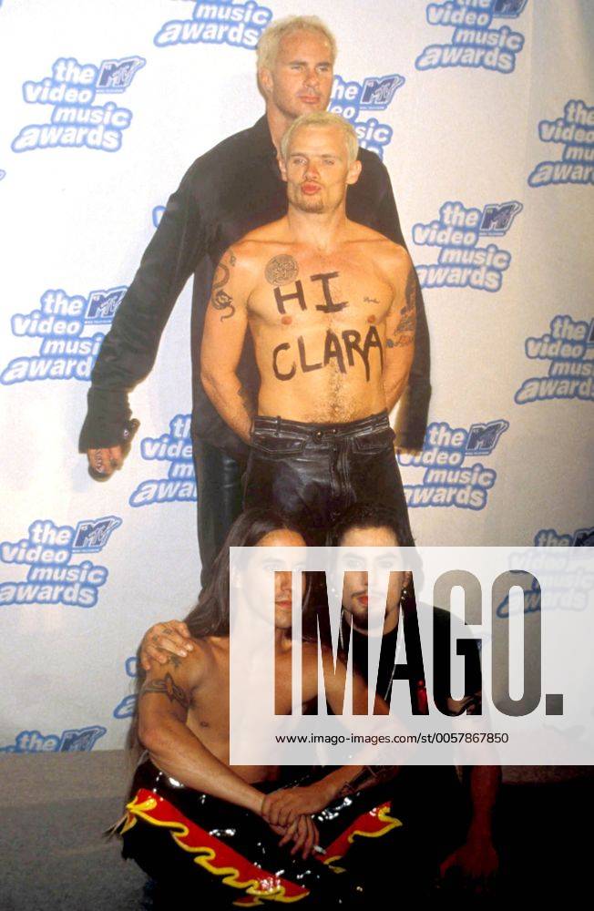 Jan. 3, 2011 - New York, New York, U.S. - K2504JBB.MTV VIDEO MUSIC AWARDS 1995 NOMINEES.RED HOT CHILI PEPPERS. PHOTOS New York U.S. - ZUMAba9