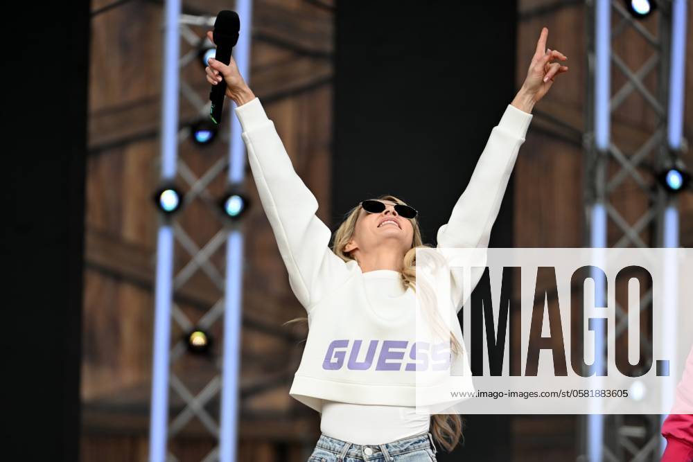 Bad Kleinkirchheim St. Oswald am Hoferriegel in Österreich (AUT) - Wenn die Musi spielt Open Air 2024 - Melissa Naschenweng,