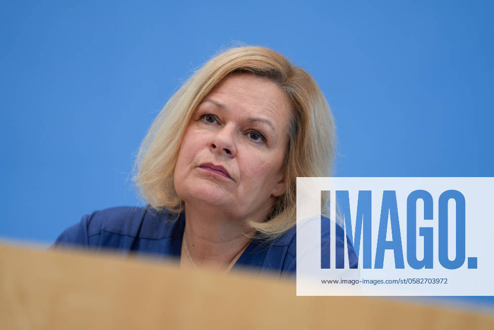 Vorstellung des Verfassungsschutzberichts 2023, Nancy Faeser Pressekonferenz Vorstellung des Verfassungsschutzberichts 2023 mit Bundesministerin des Innern und für Heimat Nancy Faeser und Thomas Haldenwang, Präsident des Bundesamtes für Verfassungsschutz (BfV) in der BPK Berlin Berlin GER