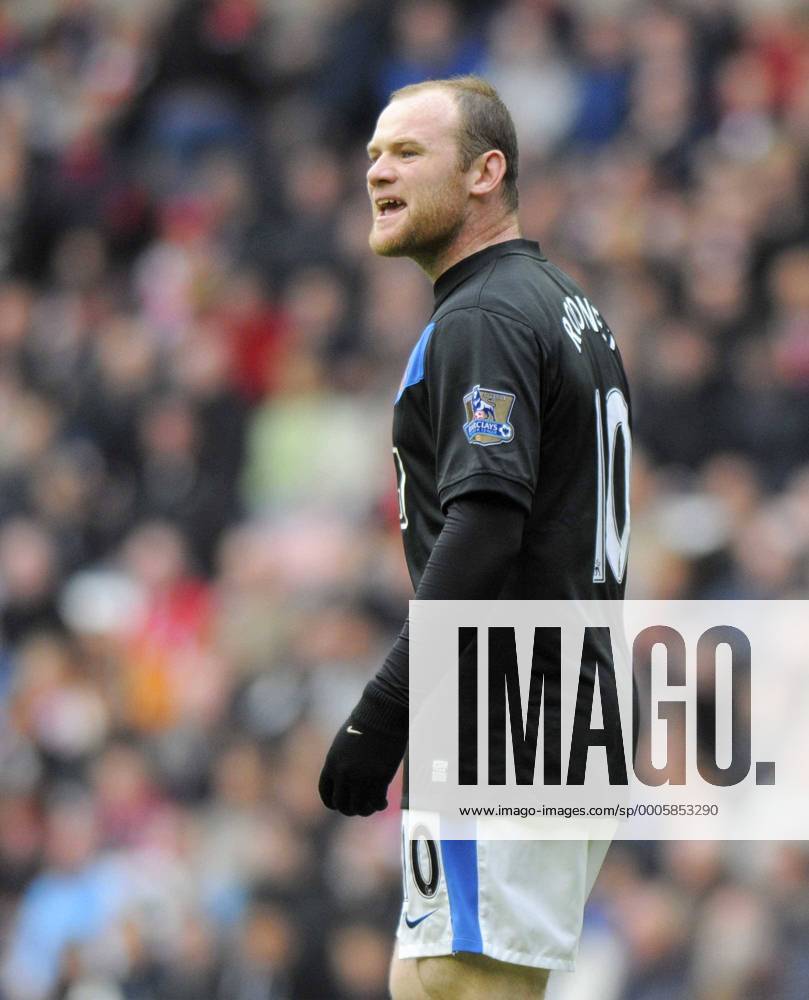 ManU s Wayne Rooney, Sunderland AFC (red) - Manchester United (black), .