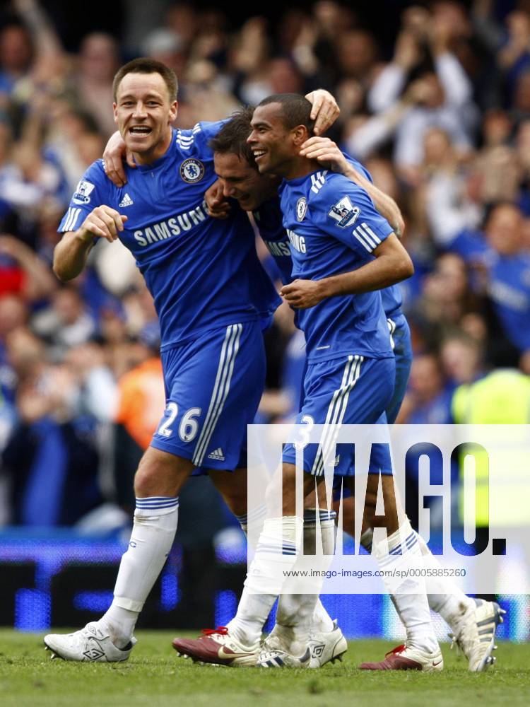 Football - Premier League - Chelsea FC London vs. Wigan Athletic: Left to Right:- Chelsea s John Terry, Chelsea s Frank Lampard and Chelsea s Ashley Cole celebrate at Stamford Bridge o0 Jubel Freude