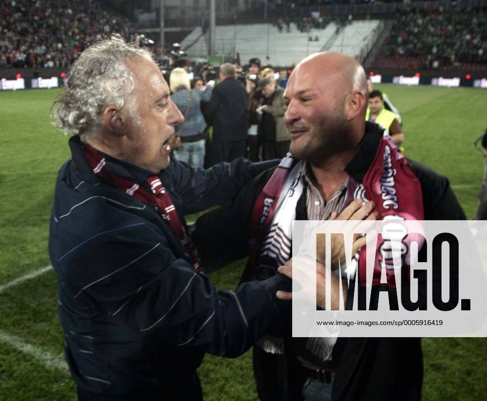 Cluj-Napoca(Romania), CFR Cluj 1907 - FC International Curtea de Arges, Liga 1, Andrea Mandorlini (L), CFR Cluj coach with Arpad Paszkany (R), owner of CFR Cluj celebrate champions title 2010 - o0 Jubel, Freude Mäzen,