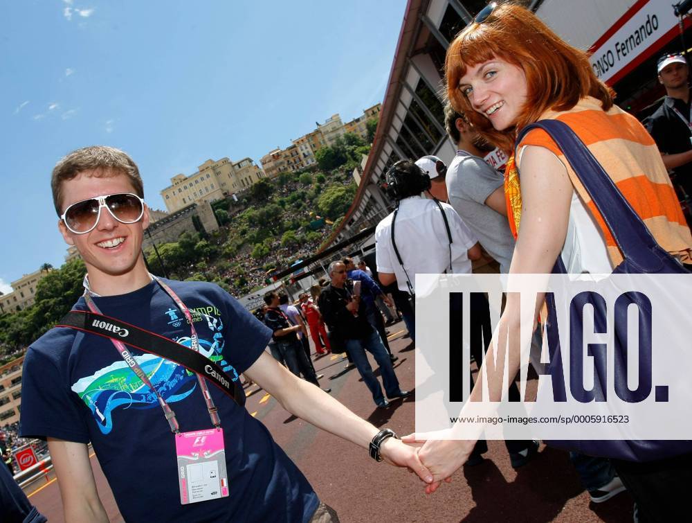 MOTORSPORT, FORMEL 1, SKI NORDISCH, SKISPRINGEN - Formel 1 Grand Prix, GP von Monaco. Bild zeigt Simon Ammann (SUI, li.) mit seiner Freundin Jana. o0 privat, Partnerin, Frau, Freundin, Lebensgefährtin