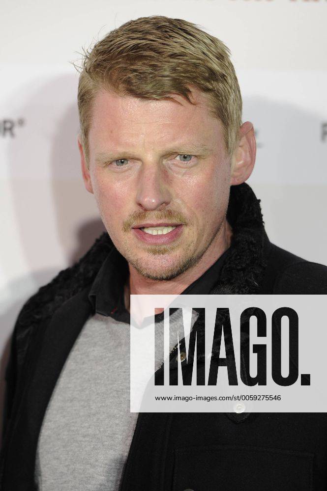 Martin GRUBER (Schauspieler),Einzelbild,angeschnittenes Einzelmotiv,Portraet,Portrait,Porträt. Roter Teppich,Red Carpet,Filmpremiere 3096 Tage am 26.02.2013 im Mathaeser Kino Muenchen.