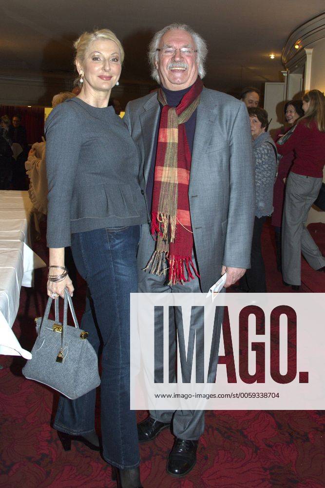 Desire Nick, Achim Wolff Desiree Nick und Achim Wolff bei der Premiere bei der Premiere des Theaterstücks Eine ganz normale Familie im Theater am Kurfürstendamm. Berlin, 11.03.2013 Foto:xC.xBehringx xFuturexImage