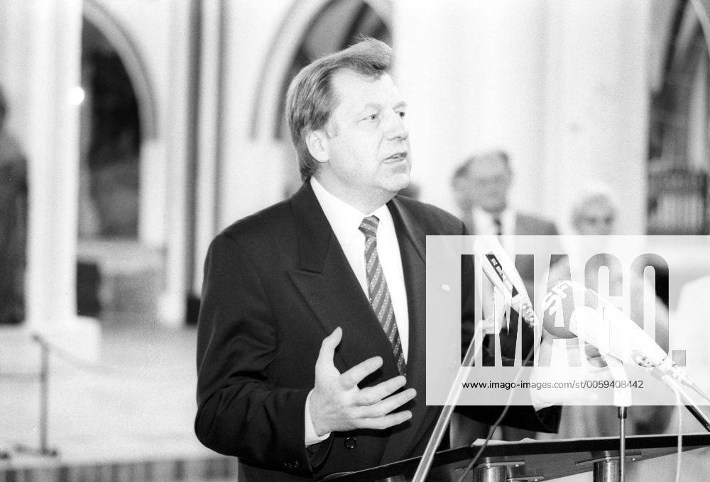 Übergabe des evangelischen Bischofsamtes Berlin Brandenburg in der Marienkirche in Berlin: Eberhard Diepgen (Deutschland CDU Regierender Bürgermeister)