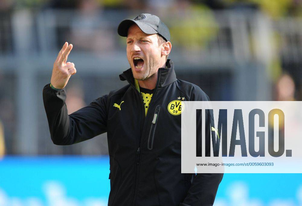 Fussball, Saison 2012-2013, 1. Bundesliga, 32. Spieltag, Borussia Dortmund - FC Bayern München 1-1, Schauspieler Wotan Wilke Möhring als BVB Fan.
