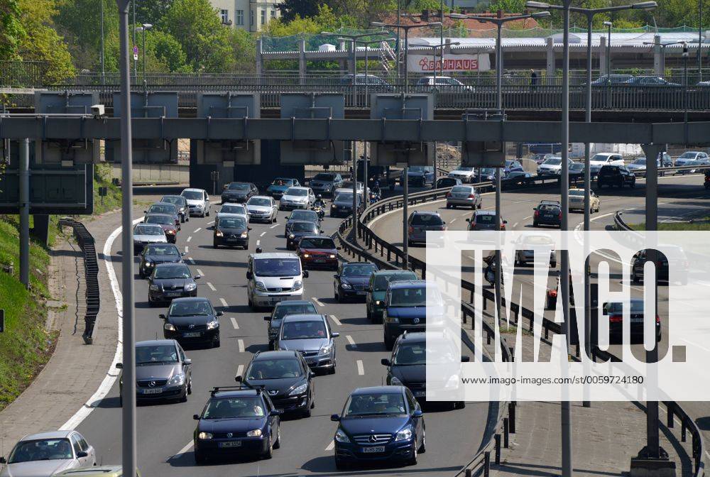 Stau. Stadtautobahn A 100, Wilmersdorf, Berlin, Deutschland Stau Autobahn A 100 Wilmersdorf Berlin