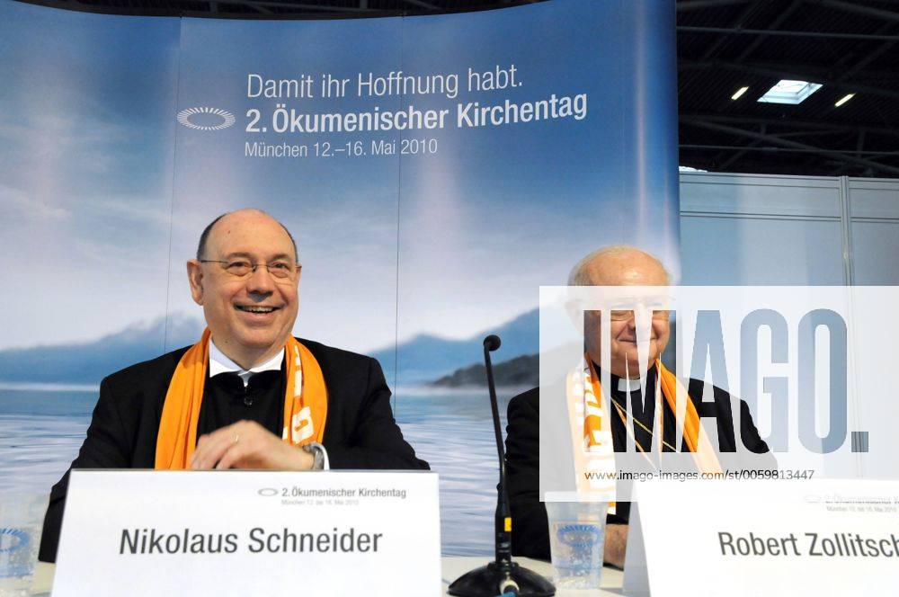 Pressekonferenz mit dem Vorsitzenden der katholischen Deutschen Bischofskonferenz, Robert Zollitsch (re.) und dem Ratsvorsitzenden der Evangelischen Kirche in Deutschland, Nikolaus Schneider (li.), am Samstag (15.05.2010) beim 2. Ökumenischen Kirchentag in München. Unter dem Leitwort Damit ihr Hoffnung habt finden in München bis Sonntag rund 3.000 Veranstaltungen statt. Mehr als 125.000 Dauerteilnehmer haben sich zu dem Christentreffen angemeldet. (Siehe epd-Meldung vom 15.05.2010) DER ABDRUCK DES EPD-FOTOS IST HONORARPFLICHTIG! 2. Ökumenischer Kirchentag in München 340628