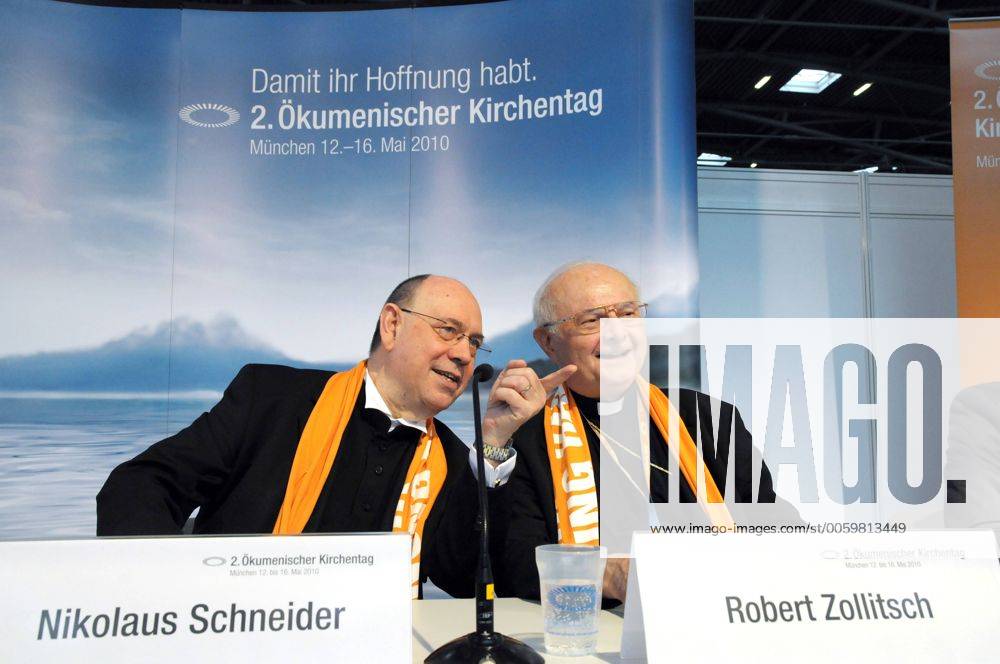 Pressekonferenz mit dem Vorsitzenden der katholischen Deutschen Bischofskonferenz, Robert Zollitsch (re.) und dem Ratsvorsitzenden der Evangelischen Kirche in Deutschland, Nikolaus Schneider (li.), am Samstag (15.05.2010) beim 2. Ökumenischen Kirchentag in München. Unter dem Leitwort Damit ihr Hoffnung habt finden in München bis Sonntag rund 3.000 Veranstaltungen statt. Mehr als 125.000 Dauerteilnehmer haben sich zu dem Christentreffen angemeldet. (Siehe epd-Meldung vom 15.05.2010) DER ABDRUCK DES EPD-FOTOS IST HONORARPFLICHTIG! 2. Ökumenischer Kirchentag in München 340630