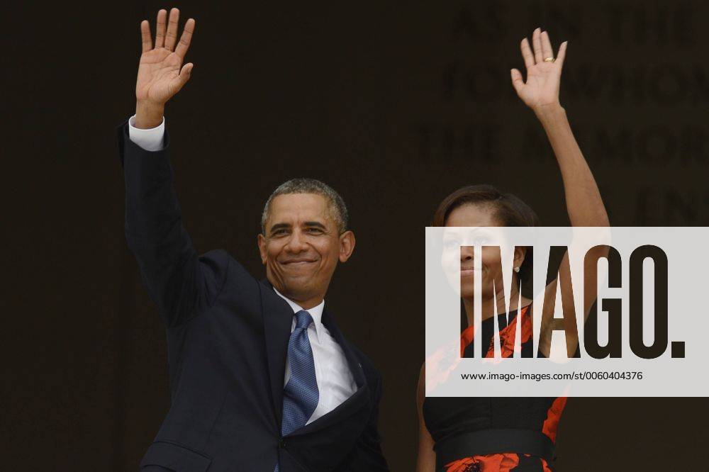 Berühmte Feministinnen, Michelle Obama US President Barack Obama (L) and First Lady Michelle Obama wave from the top of the Lincoln Memorial at the conclusion of the Let Freedom Ring commemoration event in Washington, DC on August 28, 2013. The event was held to commemorate the 50th anniversary of the August 28, 1963 March on Washington led by the late Dr. Martin Luther King Jr., where he famously gave his I Have a Dream speech. WAX20130828202