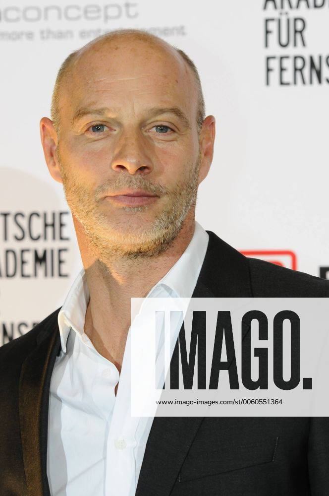 Der Schauspieler Simon Licht kommt am 01.10.2013 in Köln zur 1. Verleihung der Preise der Deutschen Akademie für Fernsehen (DAfF) für herausragende Leistungen im deutschen Fernsehen.