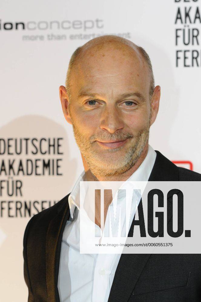 Der Schauspieler Simon Licht kommt am 01.10.2013 in Köln zur 1. Verleihung der Preise der Deutschen Akademie für Fernsehen (DAfF) für herausragende Leistungen im deutschen Fernsehen.