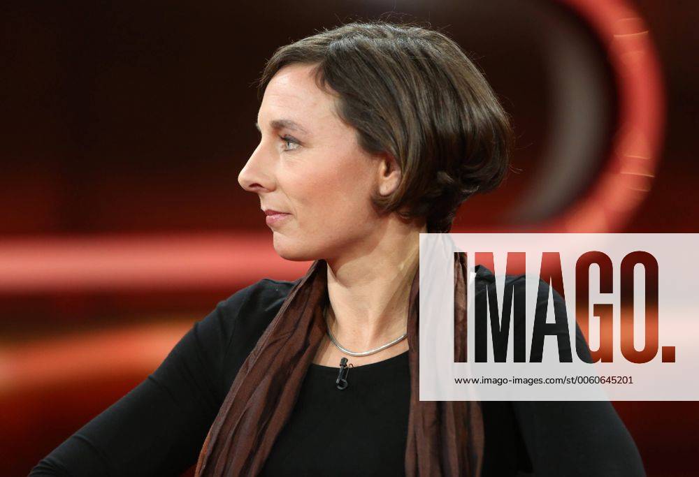 Juli Zeh (Schriftstellerin, Juristin) in der ARD-Talkshow GÜNTHER JAUCH am 27.10.2013 in Berlin Thema der Sendung: Handy-Alarm im Kanzleramt Ð machtlos gegen Amerikas Spitzel?