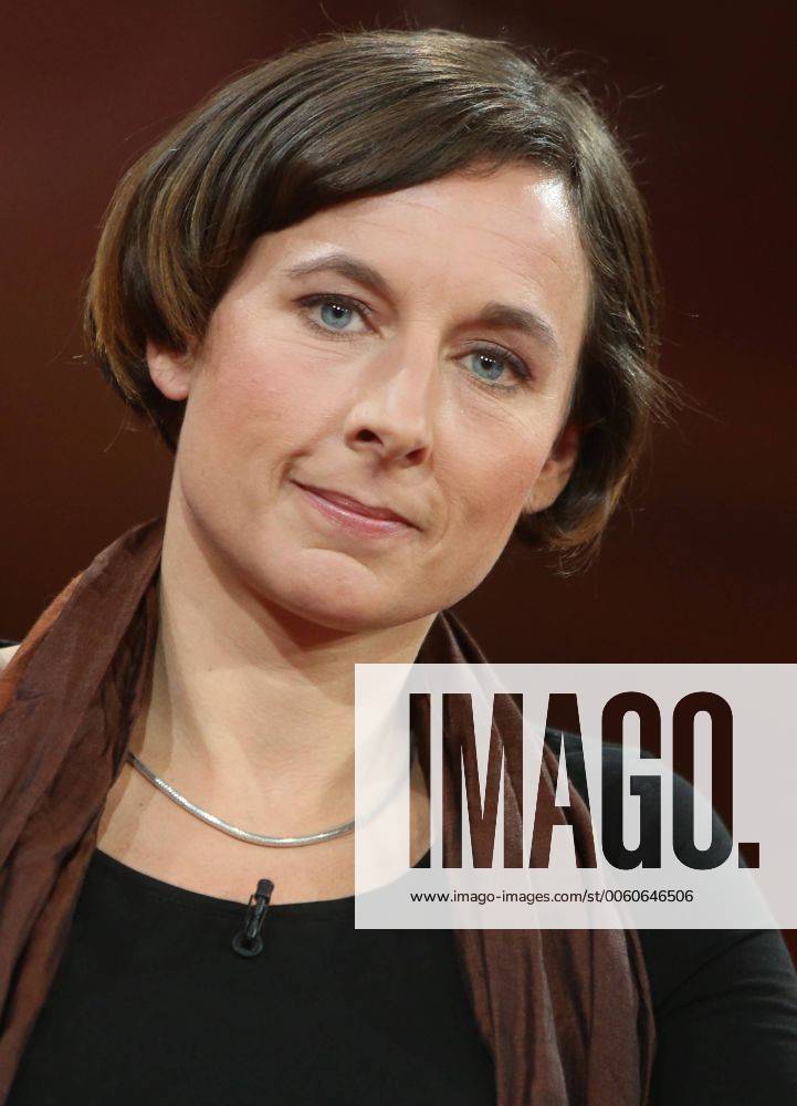 Juli Zeh (Schriftstellerin, Juristin) in der ARD-Talkshow GÜNTHER JAUCH am 27.10.2013 in Berlin Thema der Sendung: Handy-Alarm im Kanzleramt Ð machtlos gegen Amerikas Spitzel?
