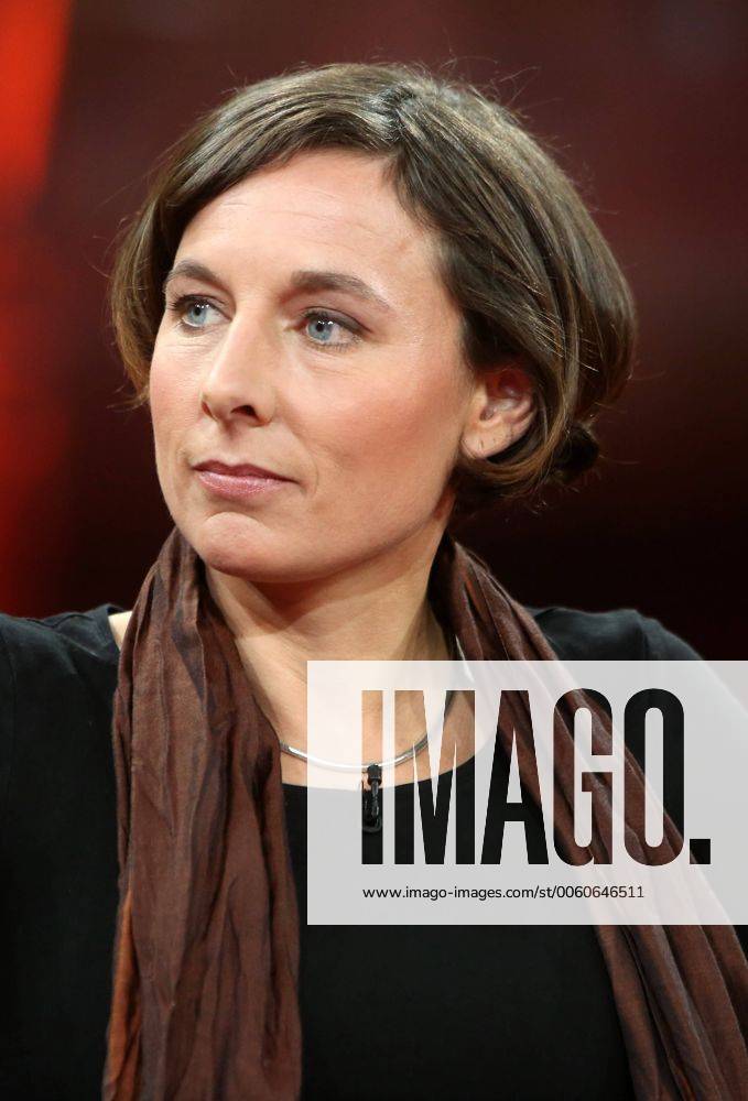 Juli Zeh (Schriftstellerin, Juristin) in der ARD-Talkshow GÜNTHER JAUCH am 27.10.2013 in Berlin Thema der Sendung: Handy-Alarm im Kanzleramt Ð machtlos gegen Amerikas Spitzel?