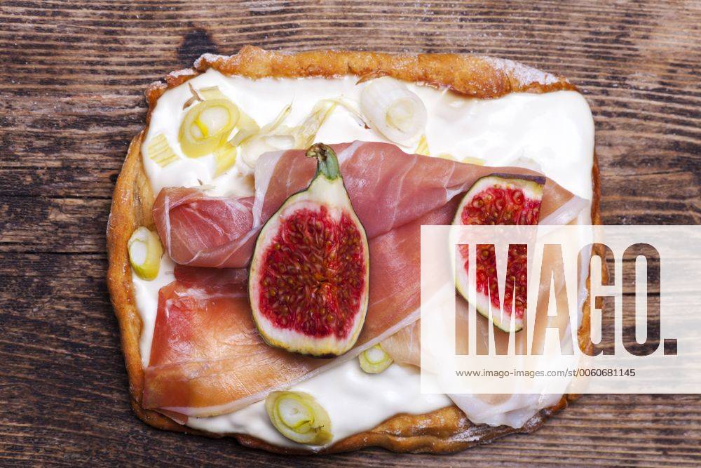 Flammkuchen mit Feigen 1035301104