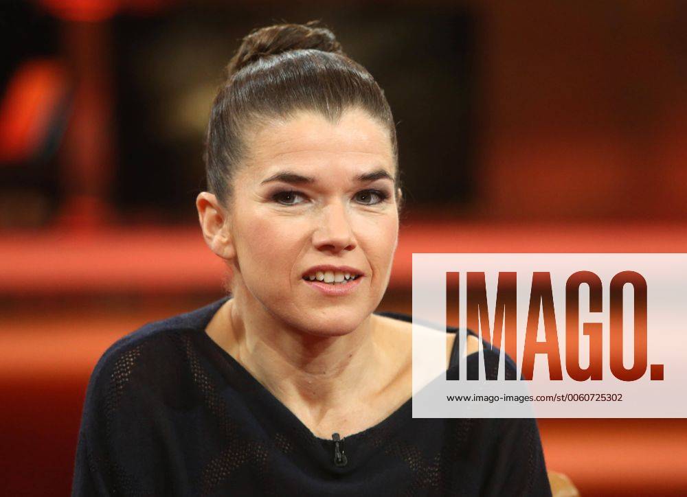 Anke Engelke (Entertainerin und Moderatorin) in der ARD-Talkshow GÜNTHER JAUCH am 17.11.2013 in Berlin Thema der Sendung: Glückssache Leben Ð worauf kommt es wirklich an?