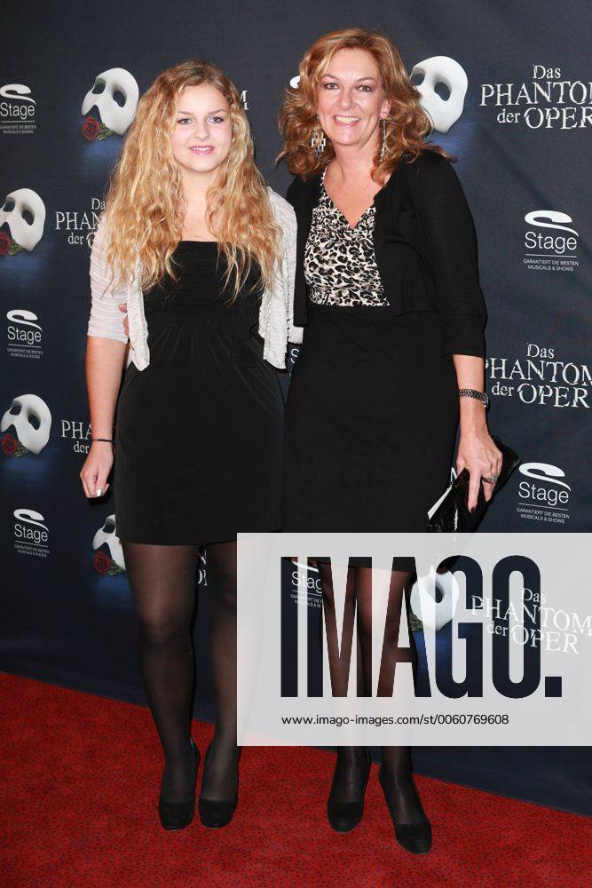 Bettina Tietjen mit Tochter Pia bei der Premiere des Musicals Das Phantom der Oper im Stage Theater. Hamburg, 28.11.2013 Foto:xU.xGlockmannx xFuturexImage