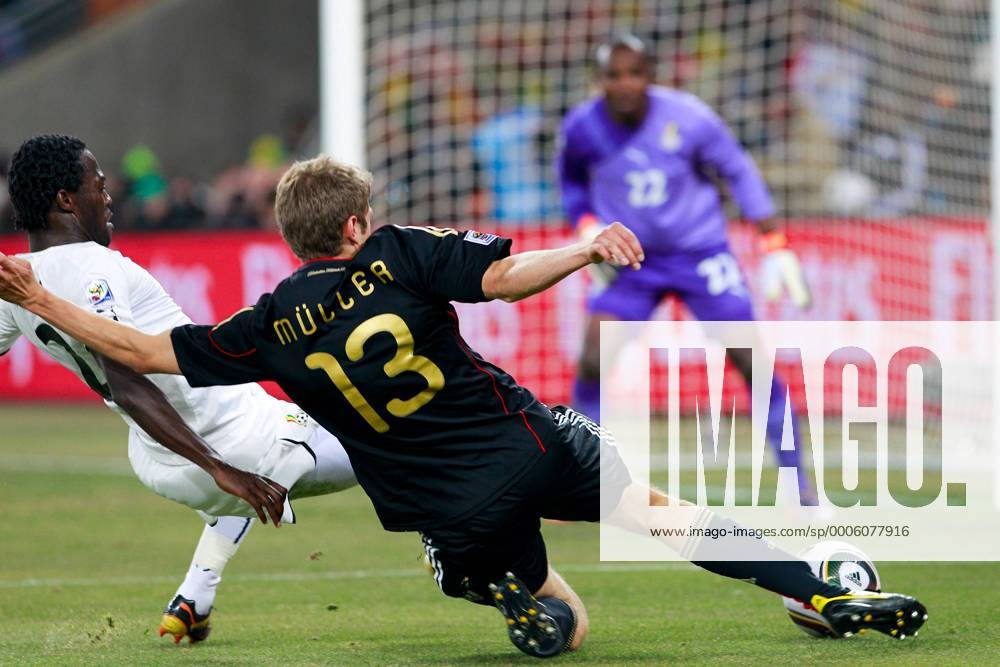Thomas MUELLER (GER, R), Hans SARPEI (Ghana) - 23 06 2010. x(4)Chacox xFotoarenax (813)