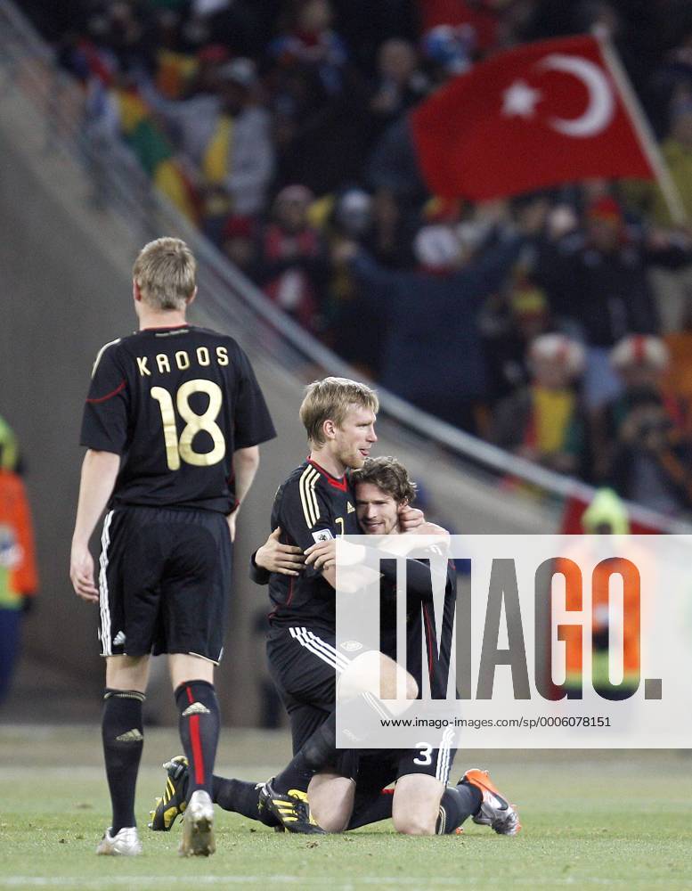 Arne FRIEDRICH (R) und Per MERTESACKER (GER) 23 06 2010. - 23 06 2010. x(134)xRodolfoxBuhrerx Imagemx (813) o0 Jubel Freude
